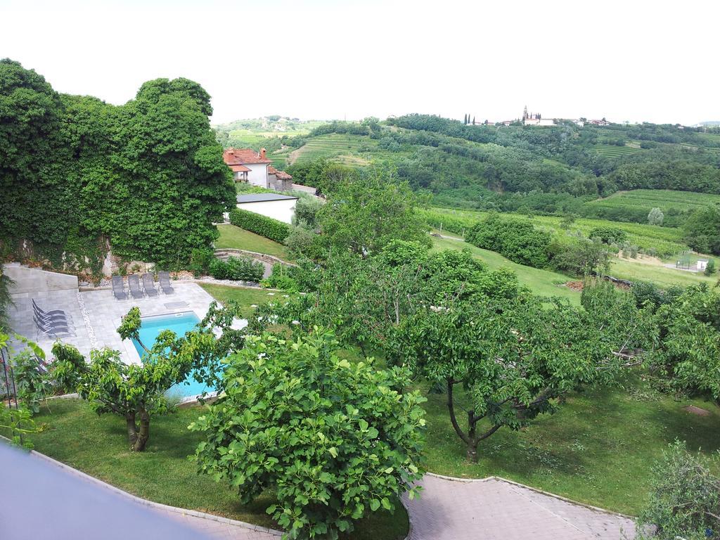 Boutique Hotel Dvor Dobrovo Zewnętrze zdjęcie