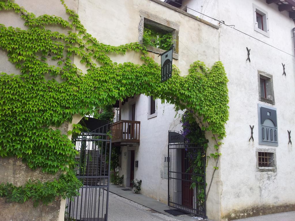 Boutique Hotel Dvor Dobrovo Zewnętrze zdjęcie
