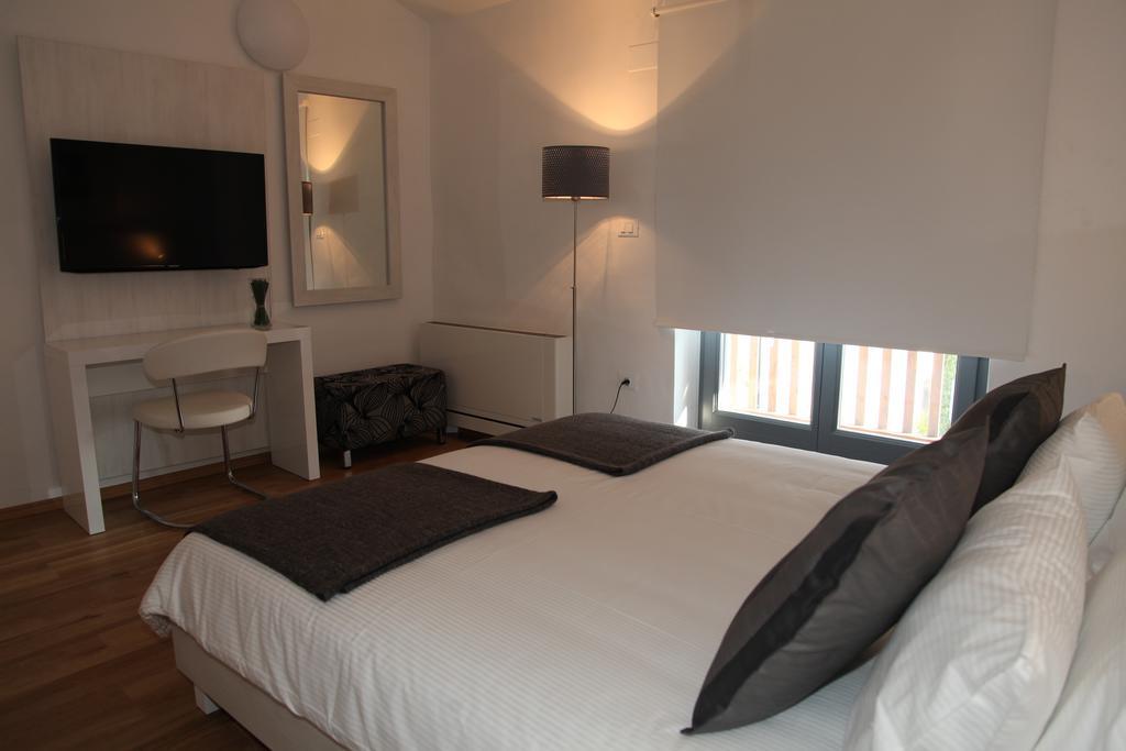 Boutique Hotel Dvor Dobrovo Pokój zdjęcie