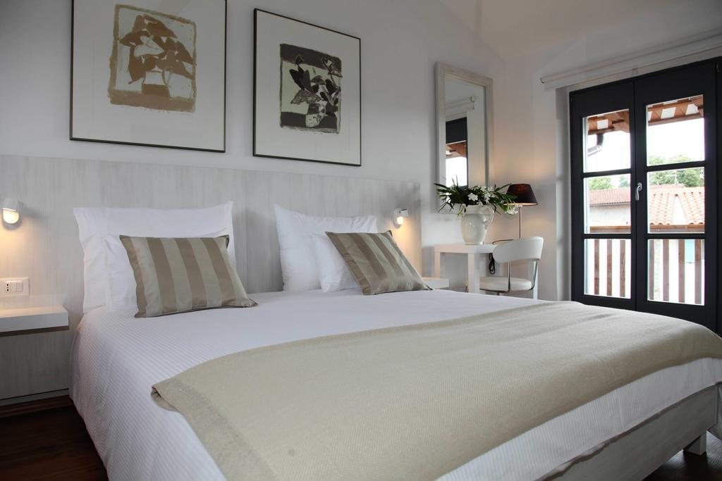 Boutique Hotel Dvor Dobrovo Pokój zdjęcie