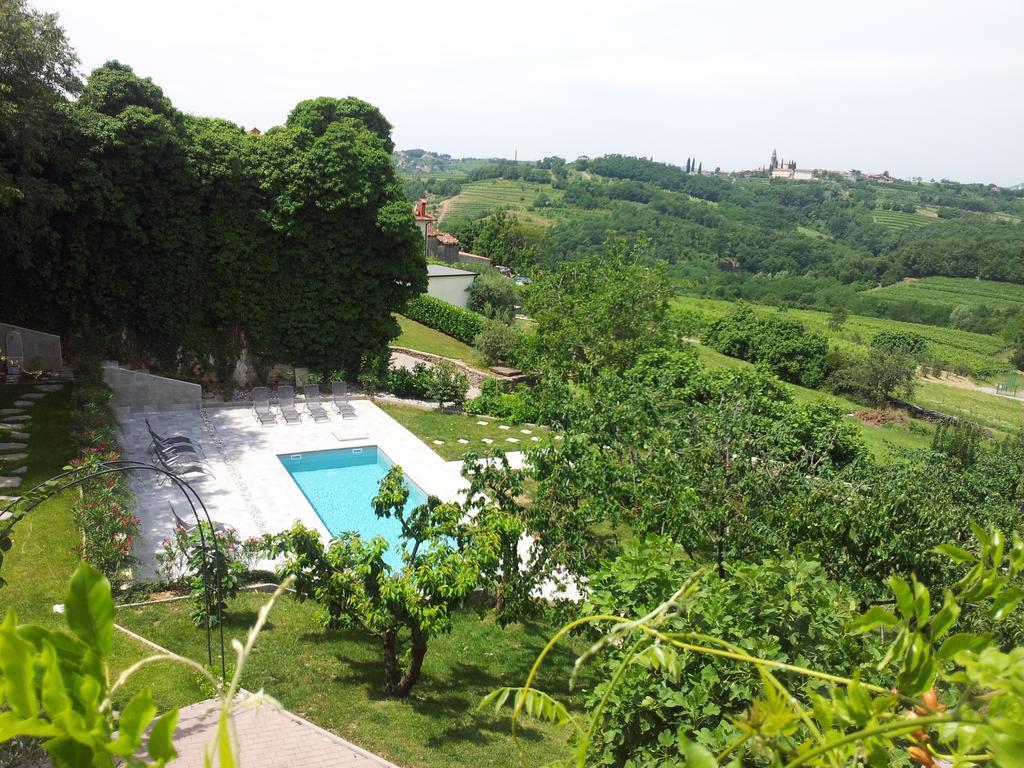 Boutique Hotel Dvor Dobrovo Zewnętrze zdjęcie