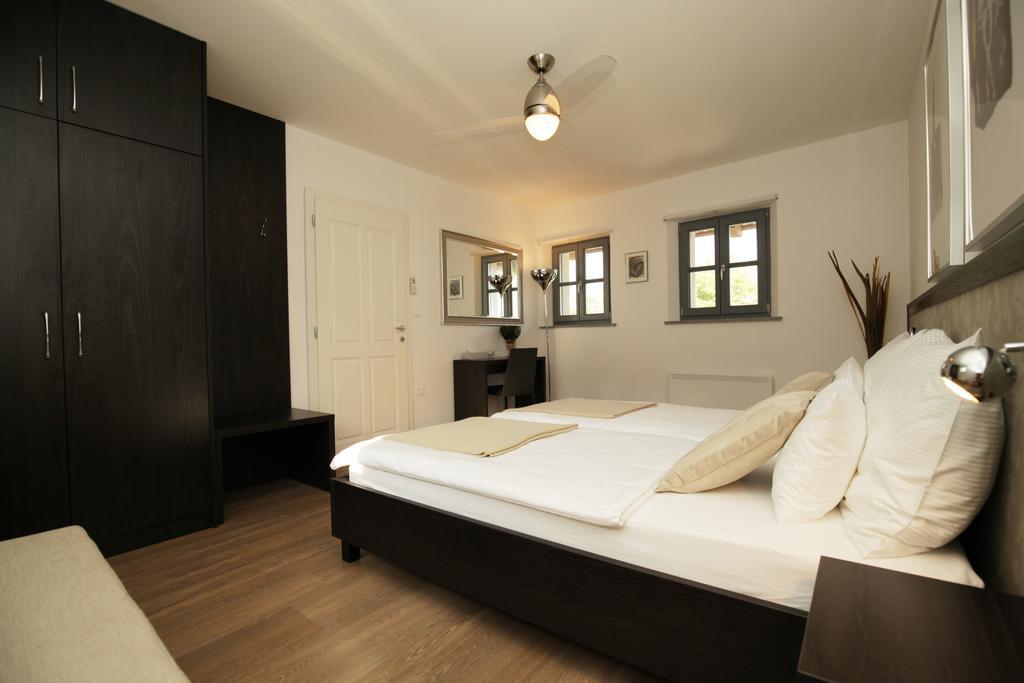 Boutique Hotel Dvor Dobrovo Zewnętrze zdjęcie