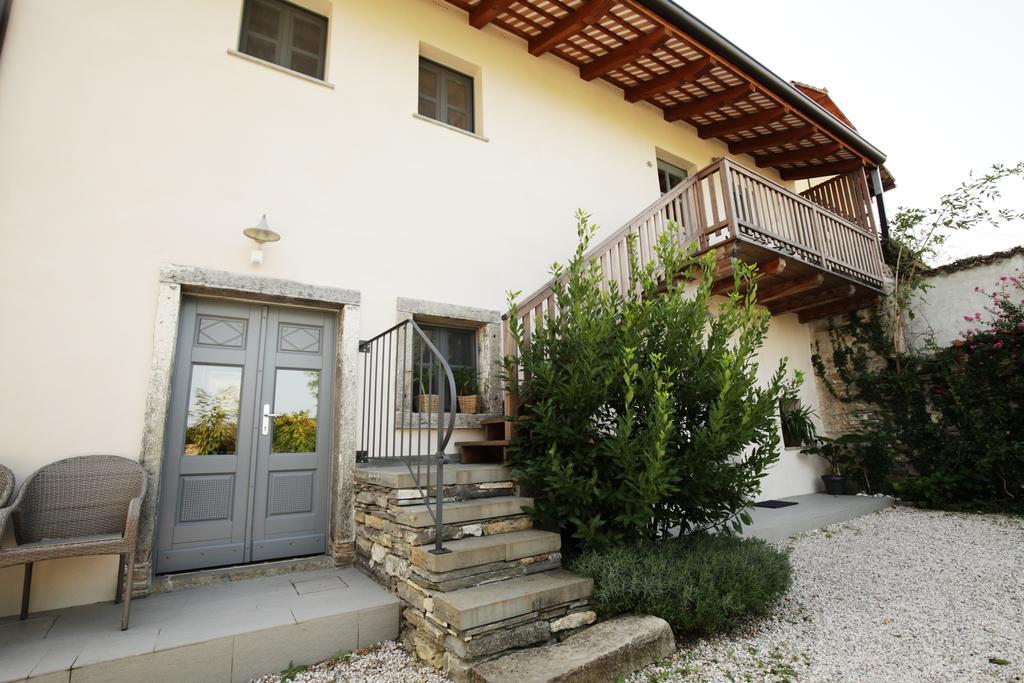 Boutique Hotel Dvor Dobrovo Zewnętrze zdjęcie