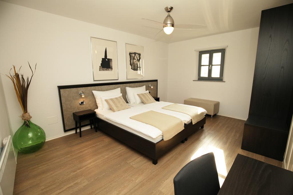 Boutique Hotel Dvor Dobrovo Zewnętrze zdjęcie