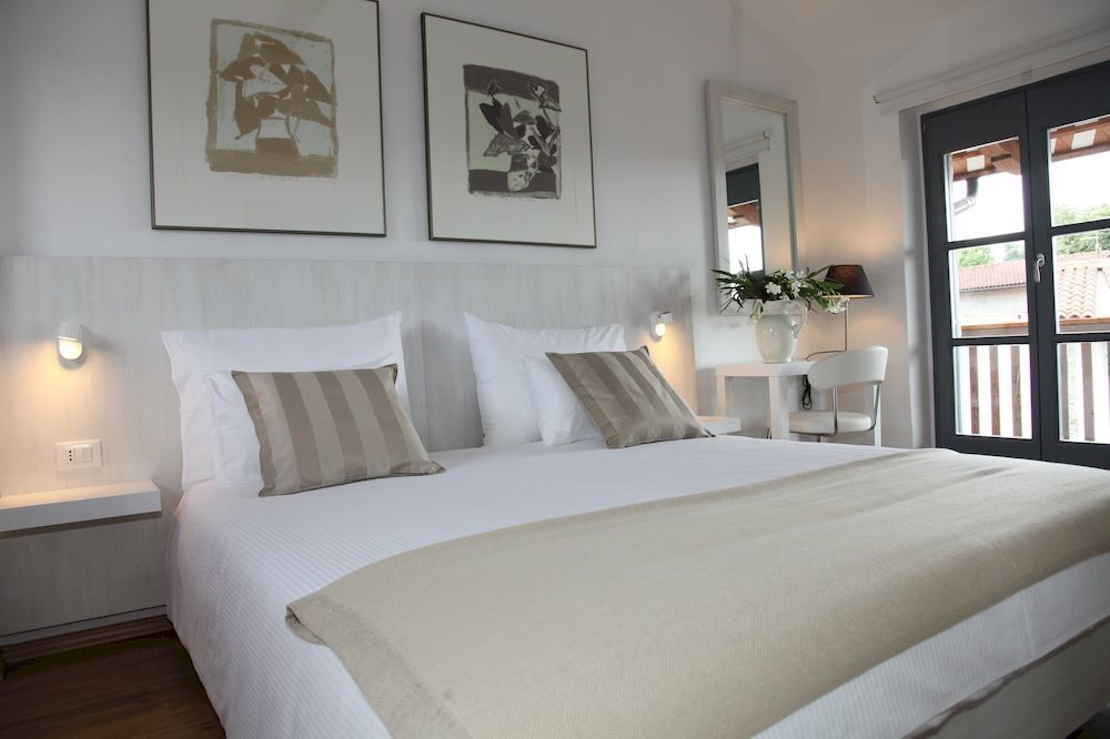 Boutique Hotel Dvor Dobrovo Zewnętrze zdjęcie