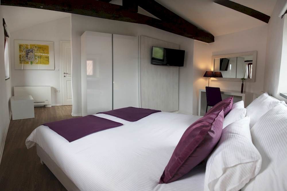 Boutique Hotel Dvor Dobrovo Zewnętrze zdjęcie